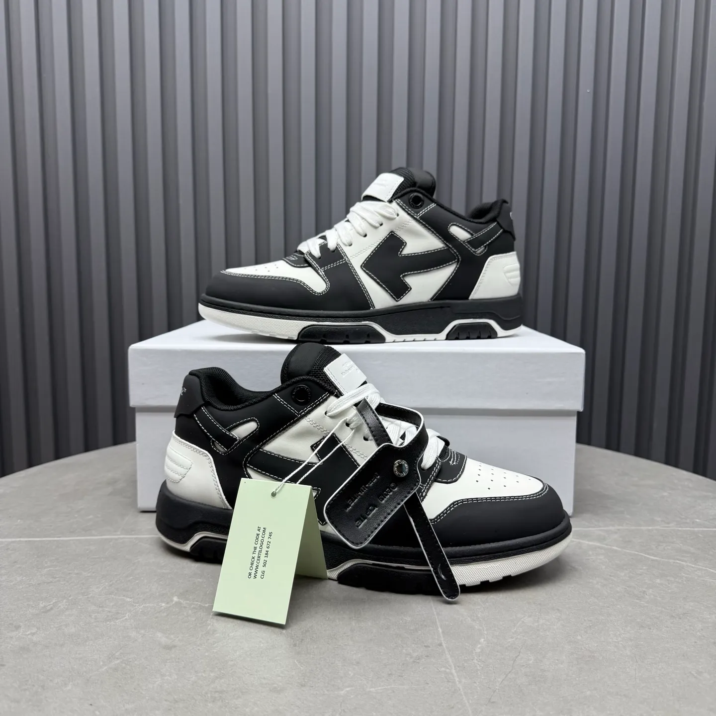 【off- white】P: 620💰Couple model👫, Size: 35-44 (Customized for men 38.45.46) High-quality version👊 "Out of office" series original molding, original lasting, production process 1:1 Original ➰OFF GRAY WHITE OW ➰ First-layer cowhide Imported skin-friendly and environmentally friendly polyester mesh Original molding high elastic and environmentally friendly molding pad Made with the original lasting process. The original molded rubber outsole (never yellows and deforms) has a super correct shape, bright color and strong three-dimensional effect👍. Packaging💯Full set of packaging synchronized with the official website (branded paper, certificate of quality, branded cloth bag)